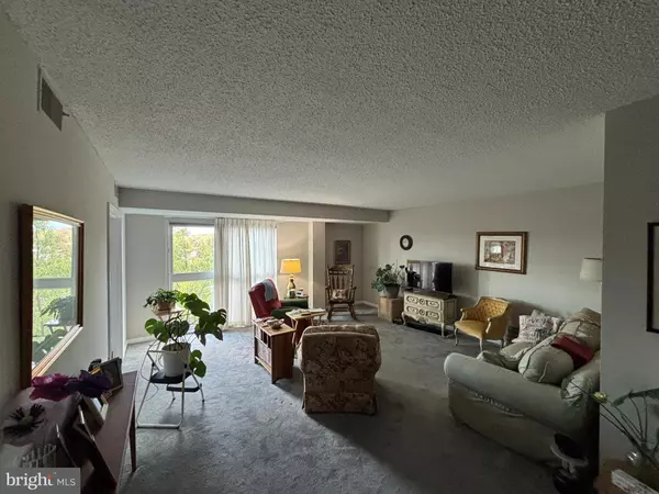 Baltimore, MD 21210,1040 DEER RIDGE DR #402