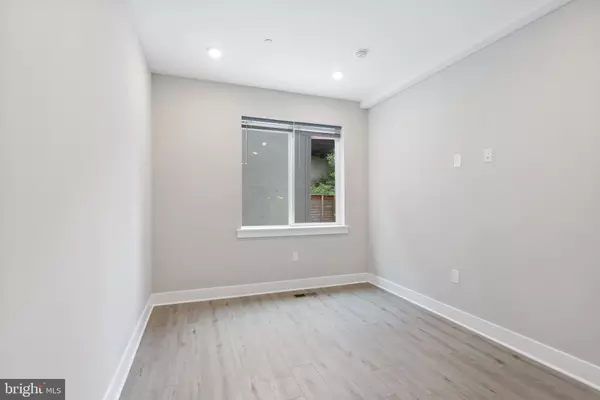 Philadelphia, PA 19123,408-10 N FRONT ST #3