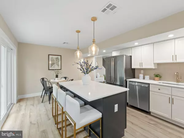 242 S POPLAR ST, Gibbstown, NJ 08027