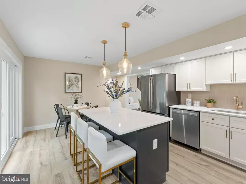 242 S POPLAR ST, Gibbstown, NJ 08027