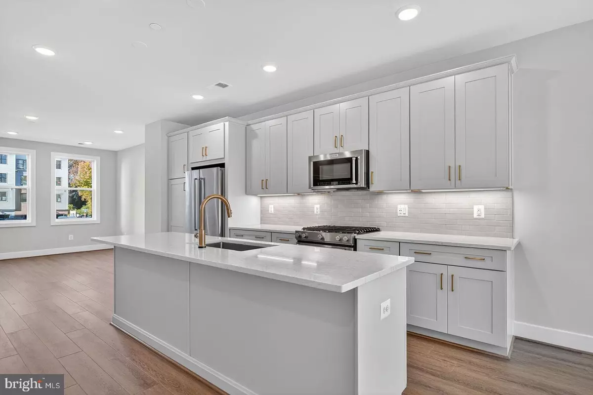 Alexandria, VA 22304,143 SHANNON MEWS