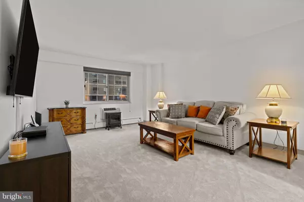 Philadelphia, PA 19103,1900-34 JOHN F KENNEDY BLVD #822