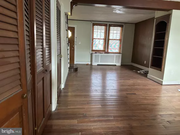 Philadelphia, PA 19111,318 DEVEREAUX AVE