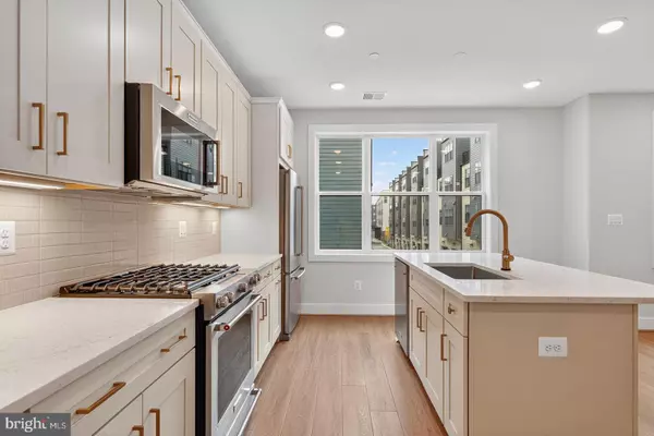 Alexandria, VA 22301,112 PEPPERELL ST