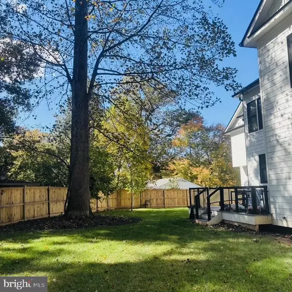 Vienna, VA 22180,103 YEONAS DR SE