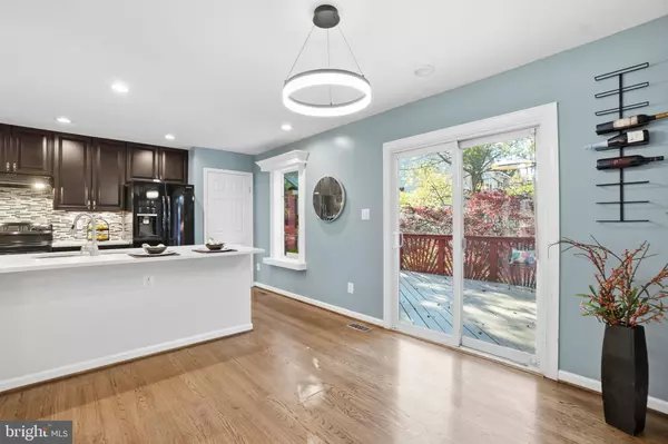 Herndon, VA 20170,711 HERNDON WOODS CT