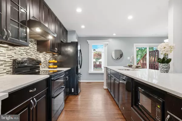 Herndon, VA 20170,711 HERNDON WOODS CT