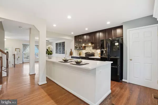 Herndon, VA 20170,711 HERNDON WOODS CT