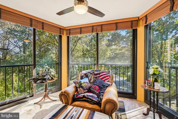 Alexandria, VA 22303,5901 MOUNT EAGLE DR #216