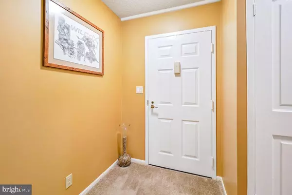 Alexandria, VA 22303,5901 MOUNT EAGLE DR #216