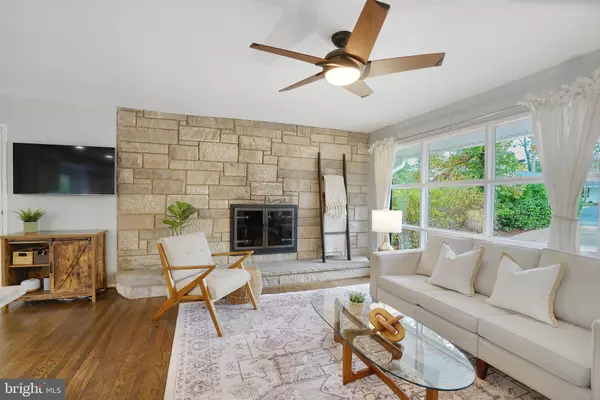 Falls Church, VA 22044,3422 BARGER DR