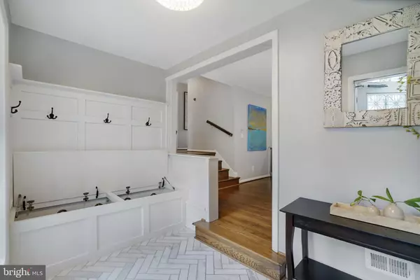 Falls Church, VA 22044,3422 BARGER DR