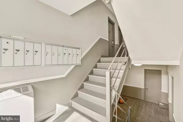 Bethesda, MD 20814,10423 MONTROSE AVE #202