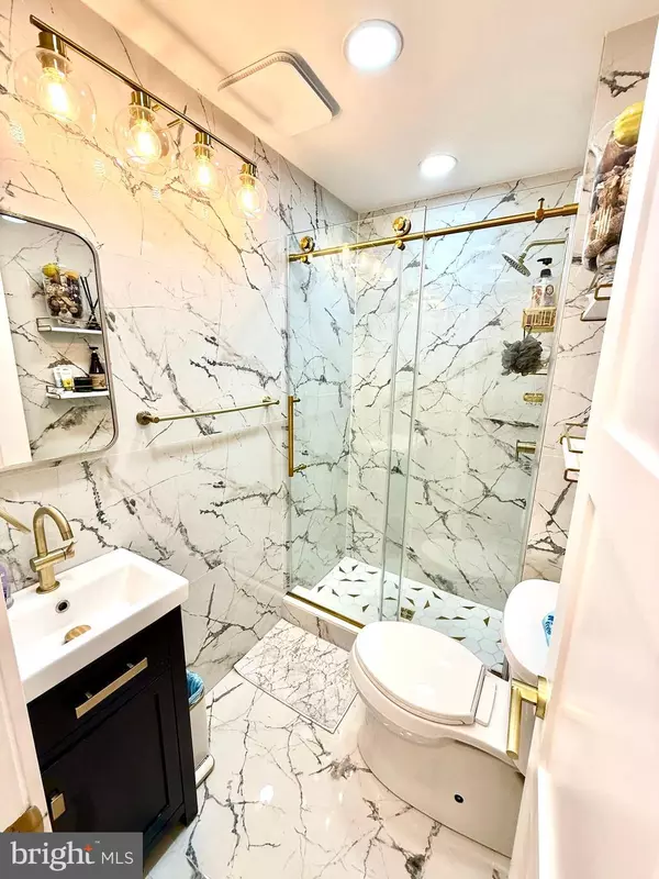 Philadelphia, PA 19116,370 SELMA ST