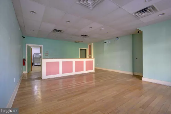 Phoenixville, PA 19460,322 BRIDGE ST