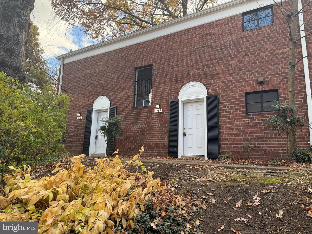 Alexandria, VA 22302,3492 MARTHA CUSTIS DR