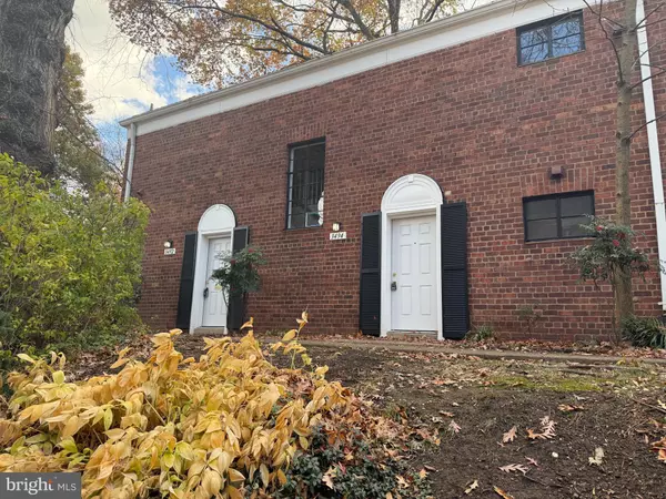 3492 MARTHA CUSTIS DR, Alexandria, VA 22302