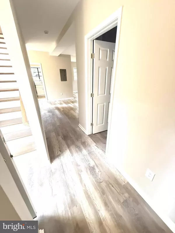 Alexandria, VA 22302,3492 MARTHA CUSTIS DR