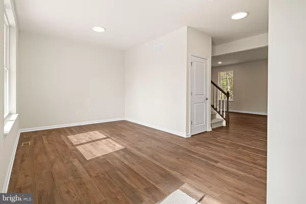 Glassboro, NJ 08028,404 AZURE LN