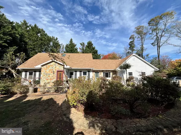 9720 FIVE OAKS RD, Fairfax, VA 22031