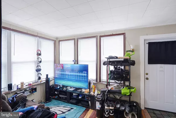 Penns Grove, NJ 08069,78 W HARMONY ST