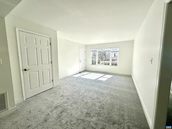 Charlottesville, VA 22901,890 FOUNTAIN CT #MULTIPLE UNITS