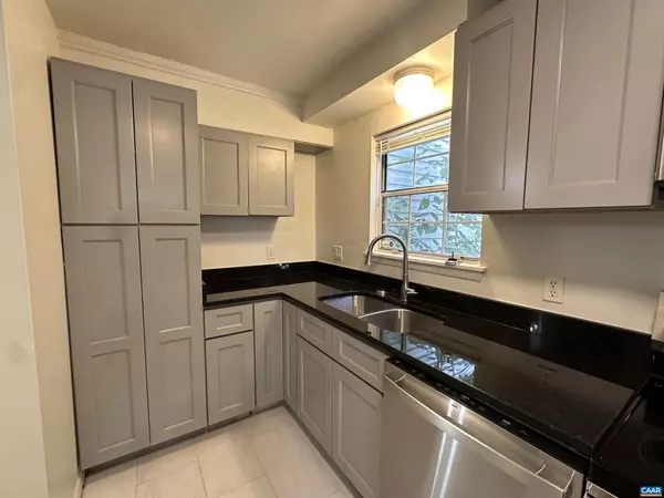 Charlottesville, VA 22903,104 LONGWOOD DR #B