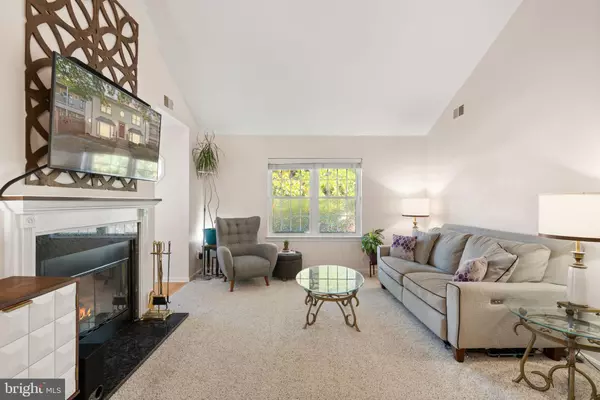 Alexandria, VA 22310,6111 ESSEX HOUSE SQ #B