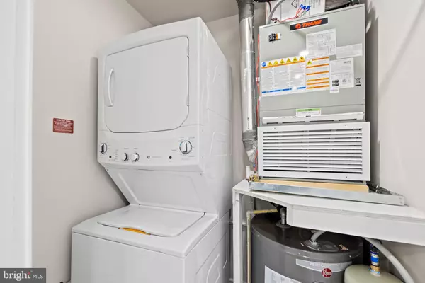 Washington, DC 20002,824 18TH ST NE #202