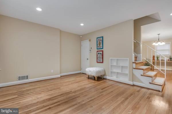 Baltimore, MD 21214,2210 CLOVILLE AVE NE