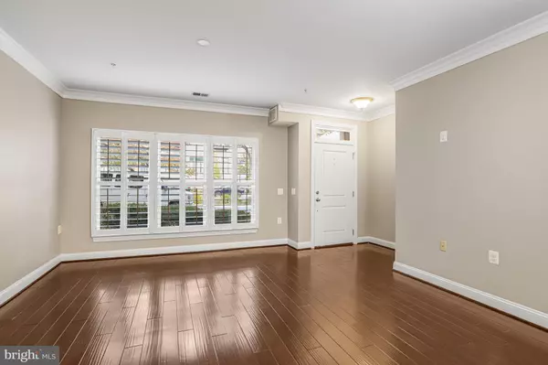 Gaithersburg, MD 20878,625 DIAMONDBACK DR #15-A