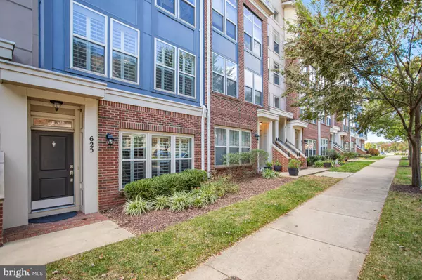 Gaithersburg, MD 20878,625 DIAMONDBACK DR #15-A