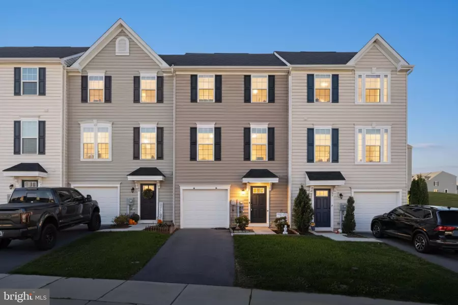 26 QUEBEC CT, Falling Waters, WV 25419