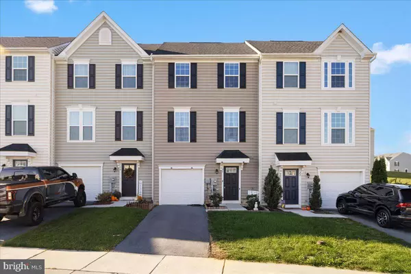 26 QUEBEC CT, Falling Waters, WV 25419