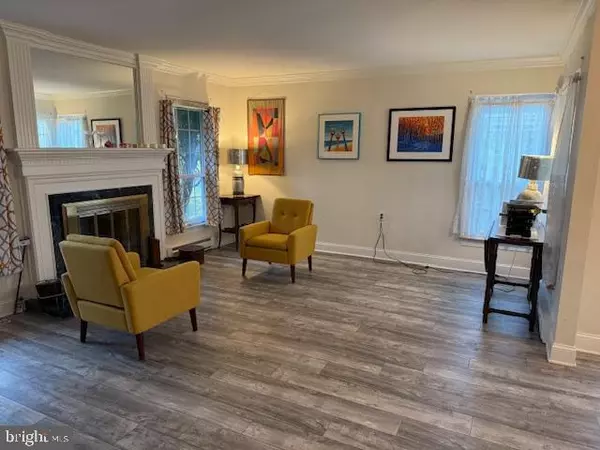 Southampton, NJ 08088,14 BURTONS