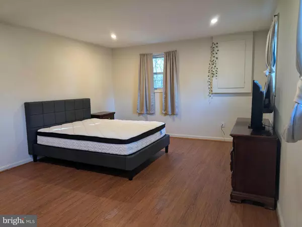 Fairfax, VA 22030,10928 WARWICK AVE