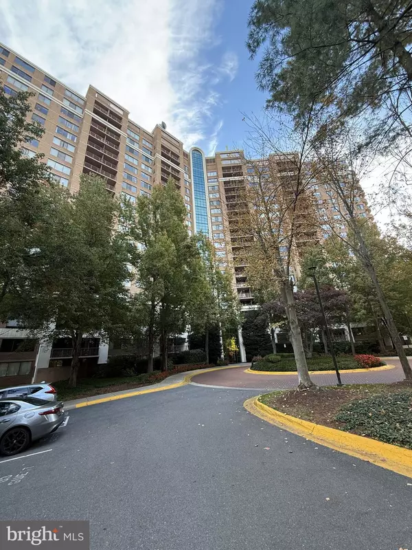 Rockville, MD 20852,10101 GROSVENOR PL #1006