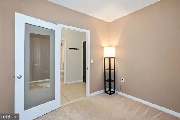 Arlington, VA 22203,851 N GLEBE RD #1809