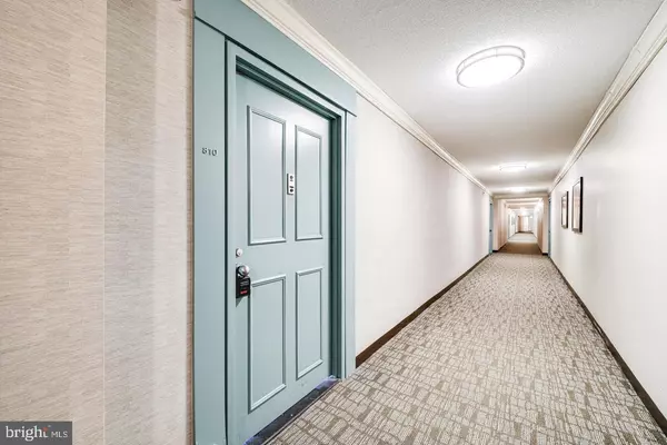 205 YOAKUM PKWY #810, Alexandria, VA 22304