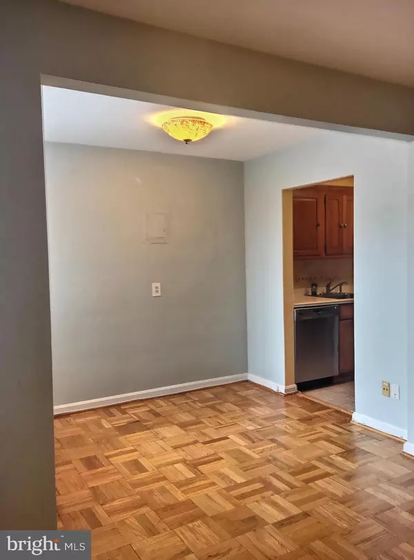 Washington, DC 20016,5112 MACARTHUR BLVD NW #110