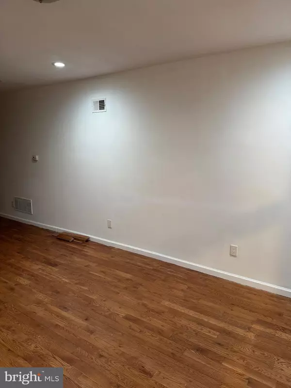 Philadelphia, PA 19148,433 W SHUNK ST