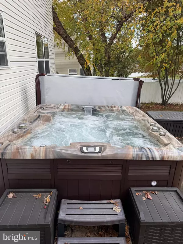 Woodbury, NJ 08096,207 BRANCHWOOD CT