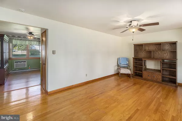 Quakertown, PA 18951,318 S 10TH ST