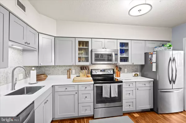 Falls Church, VA 22041,5501 SEMINARY RD #114S