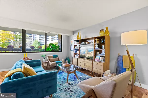 Falls Church, VA 22041,5501 SEMINARY RD #114S