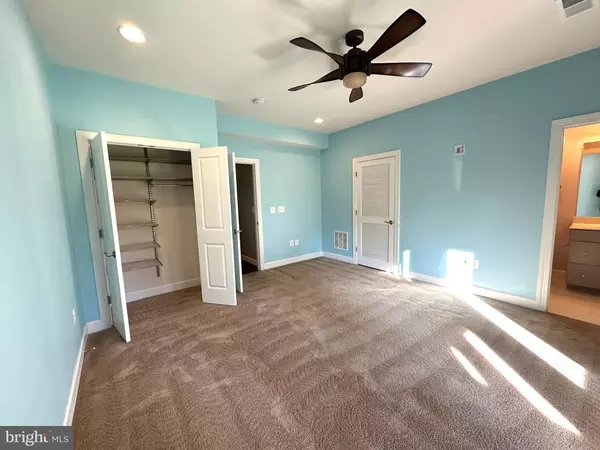 Falls Church, VA 22041,3697 AMBROSE HILLS RD