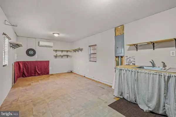 Berkeley Springs, WV 25411,393 RIDERSVILLE RD