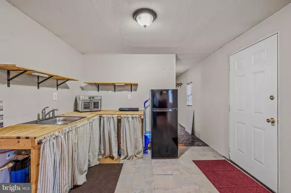 Berkeley Springs, WV 25411,393 RIDERSVILLE RD