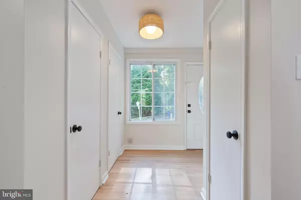 Arlington, VA 22201,3305 17TH ST N #B