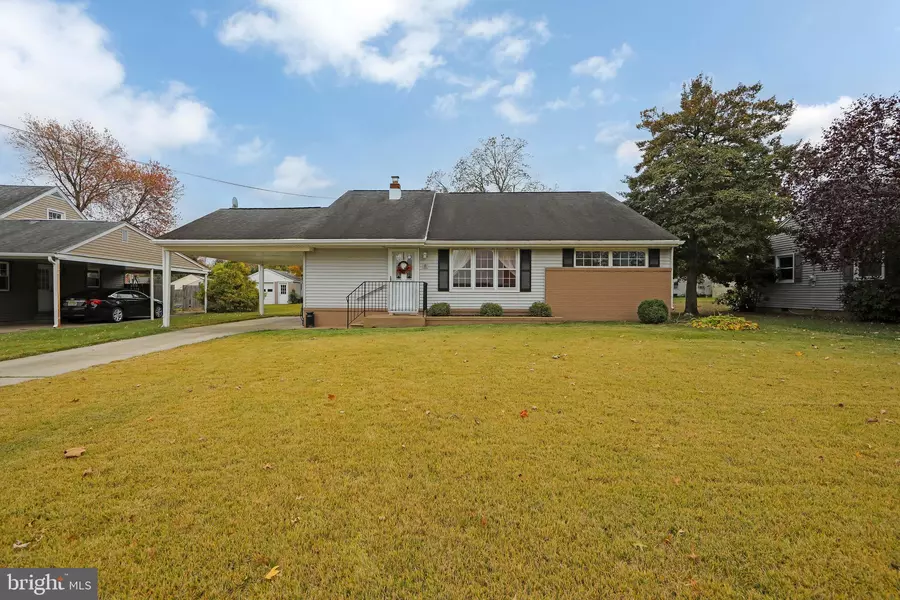 8 CLARK DR, West Deptford, NJ 08096